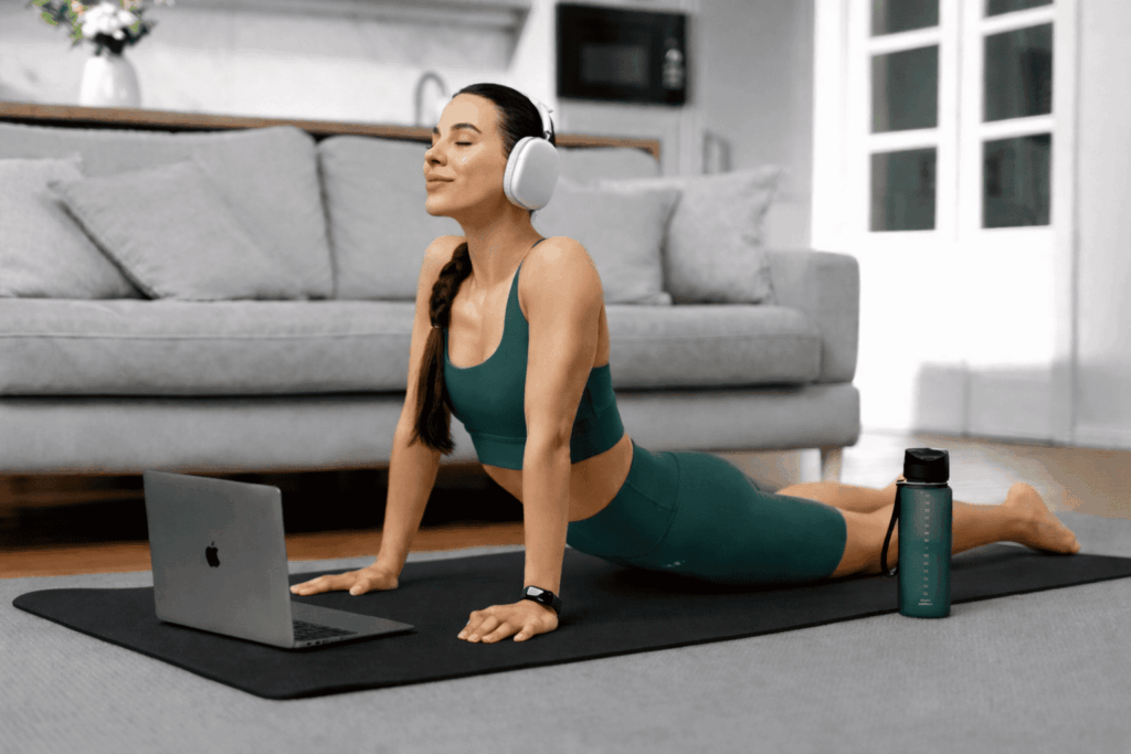 5 Morning Workouts That Don’t Punish You for Having a Morning